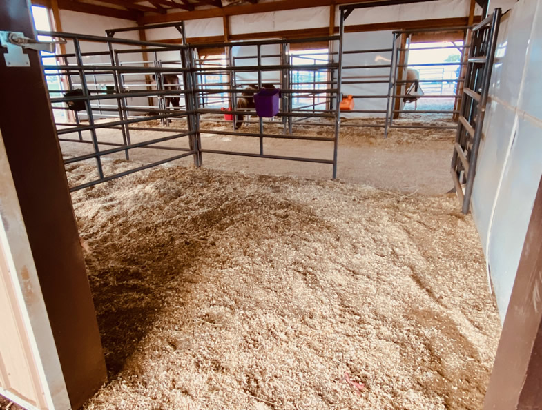 WW Chaparral Panel Redneck Panel and G4 Horse Stalls